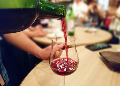 グラスワインが豊富な業態I?　ワインとから揚げってどうでしょう？